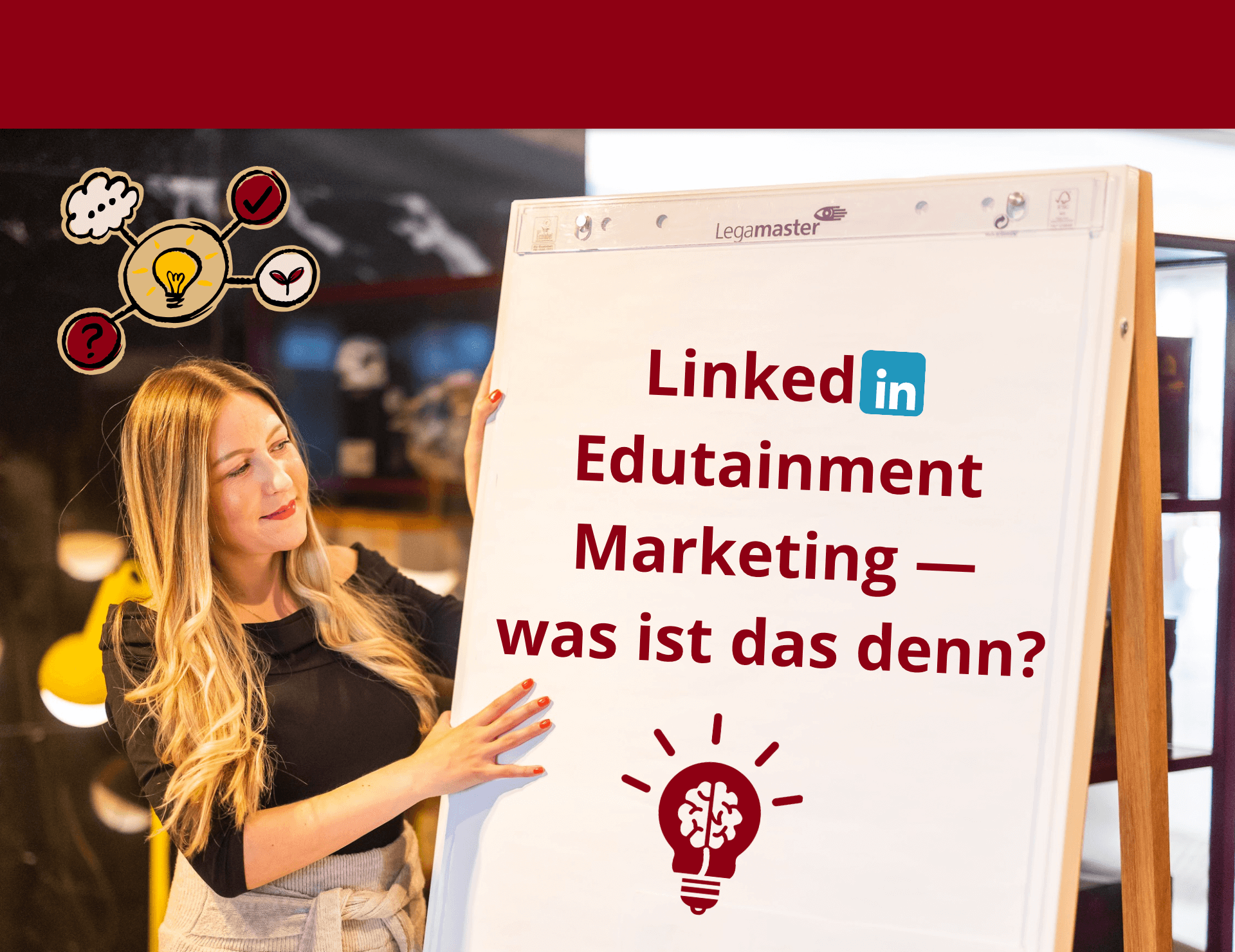 Verena Schmitz vor einem Flipchart, Aufschrift Edutainment Marketing, LinkedIn Expertin